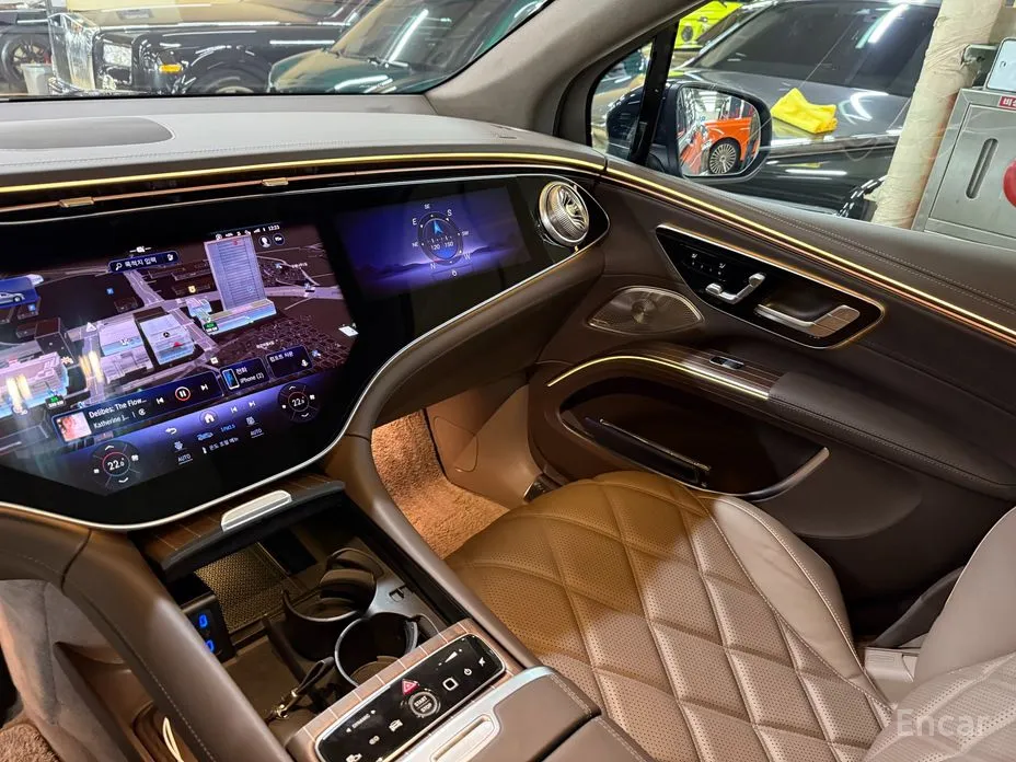 Photo 11 - Mercedes-Benz EQS