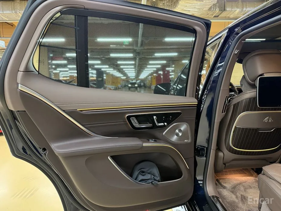 Photo 14 - Mercedes-Benz EQS