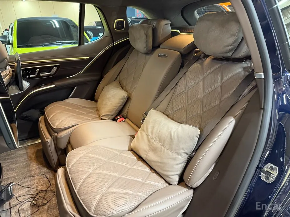 Photo 15 - Mercedes-Benz EQS