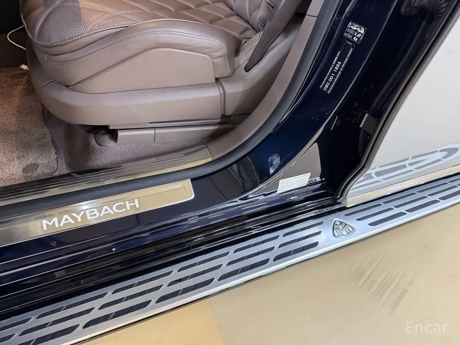 Photo 18 - Mercedes-Benz EQS