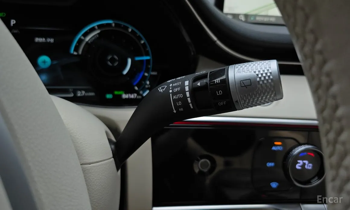 Фото 17 - Genesis GV70