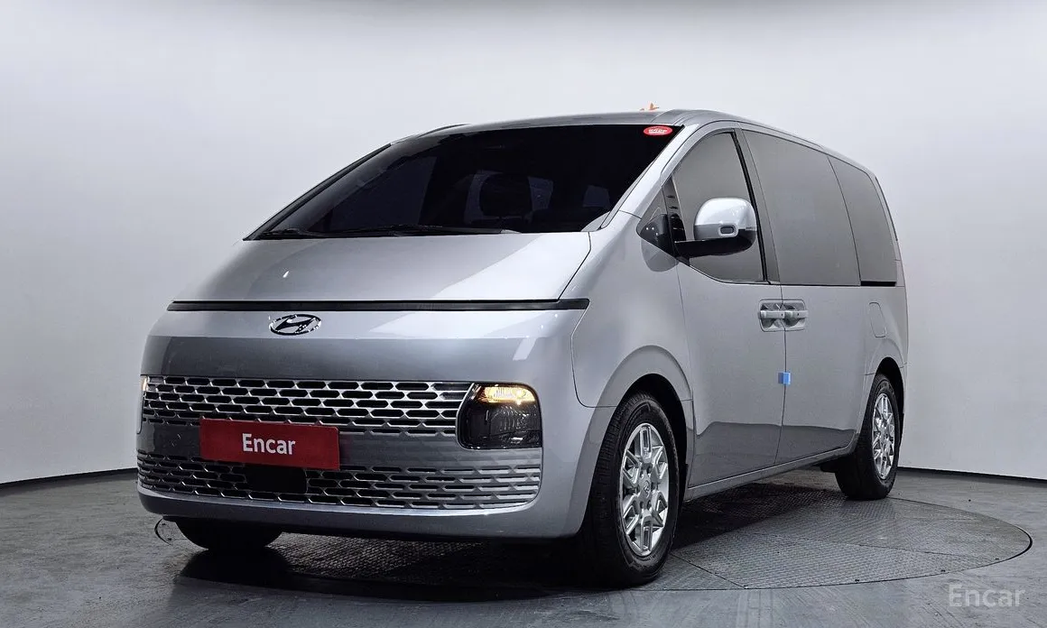 Фото 1 - Hyundai Staria