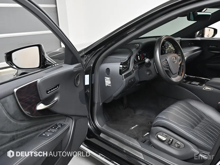 Фото 11 - Lexus LS