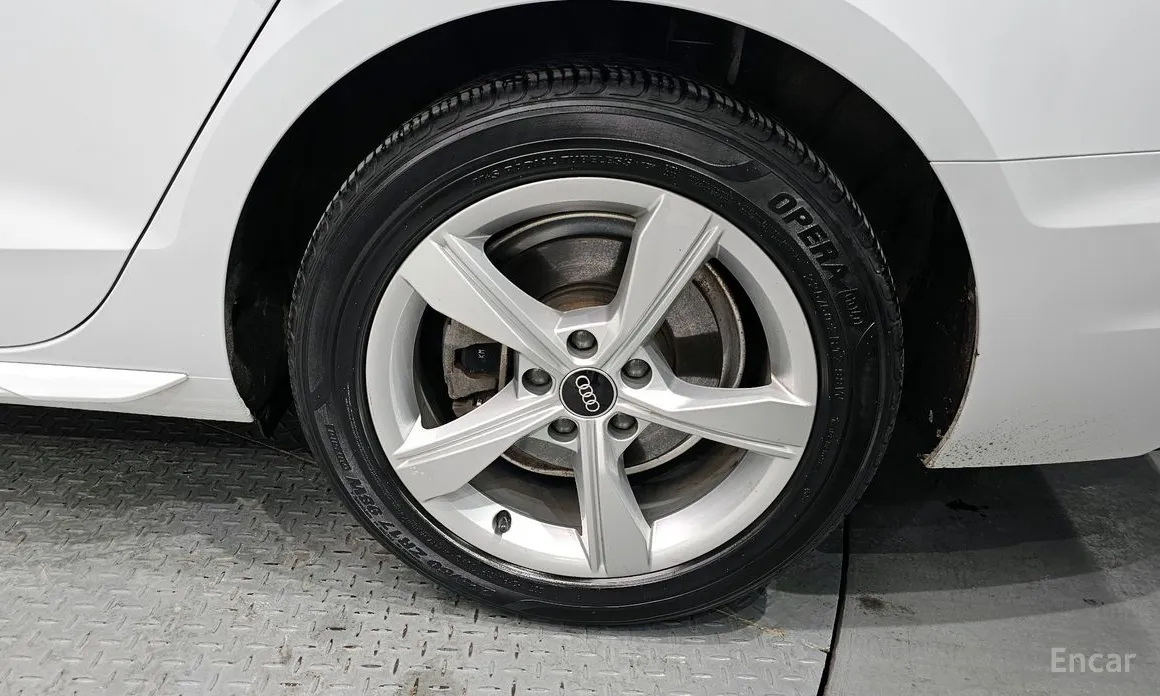 Фото 5 - Audi A4