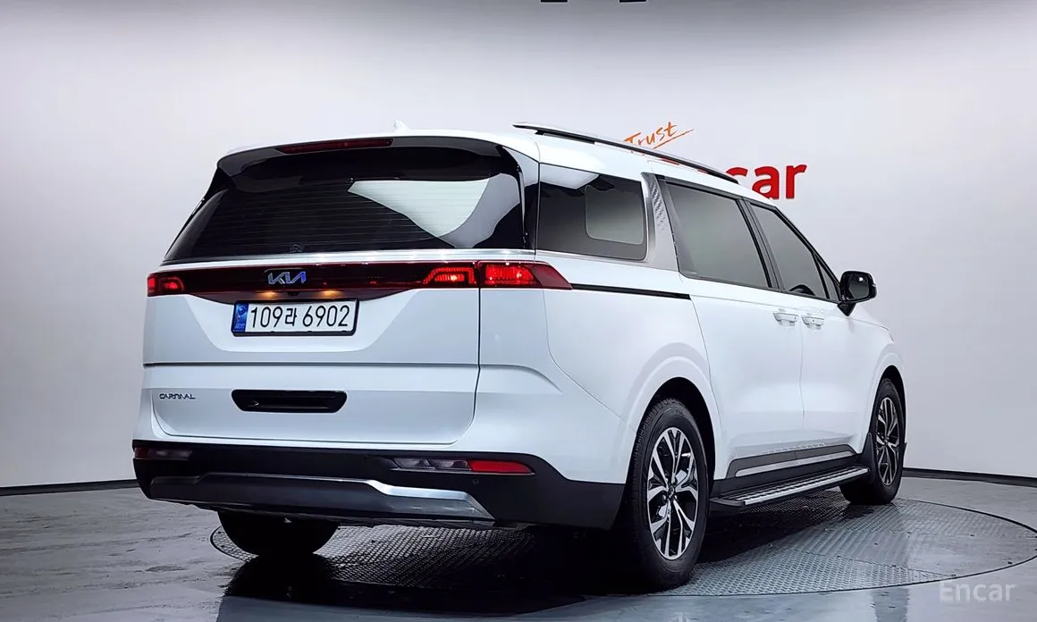 Фото 2 - Kia Carnival