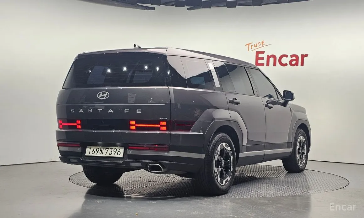 Фото 2 - Hyundai Santa Fe