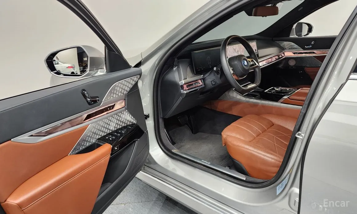 Фото 10 - BMW i7