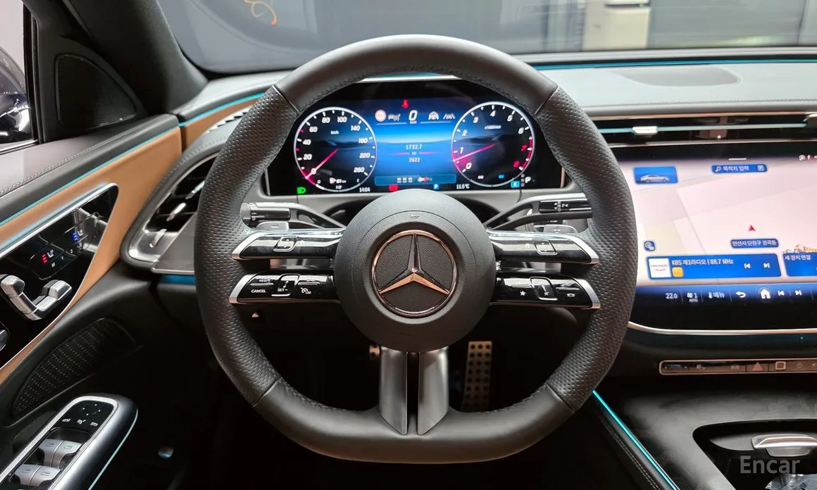 Фото 13 - Mercedes-Benz E-Class