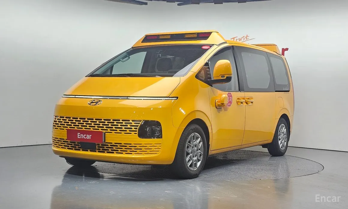 Фото 1 - Hyundai Staria