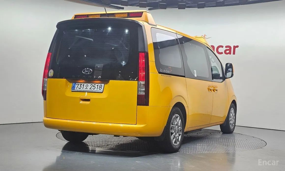 Фото 2 - Hyundai Staria