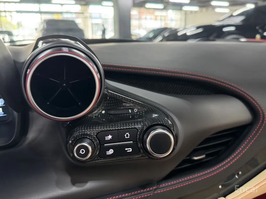 Фото 10 - Ferrari F8