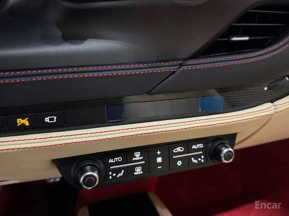 Фото 11 - Ferrari F8