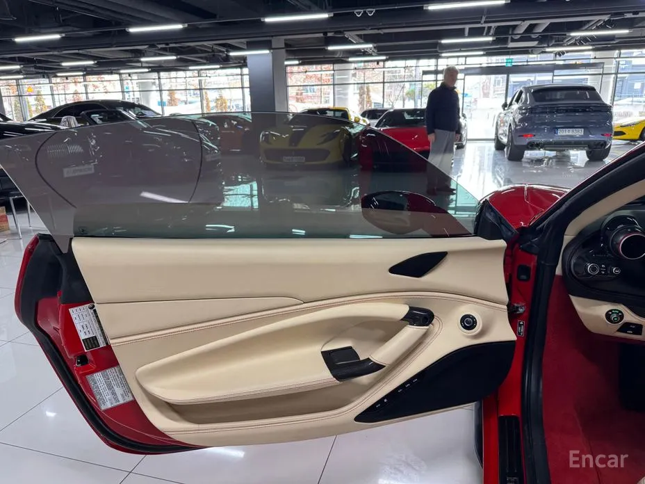 Фото 5 - Ferrari F8