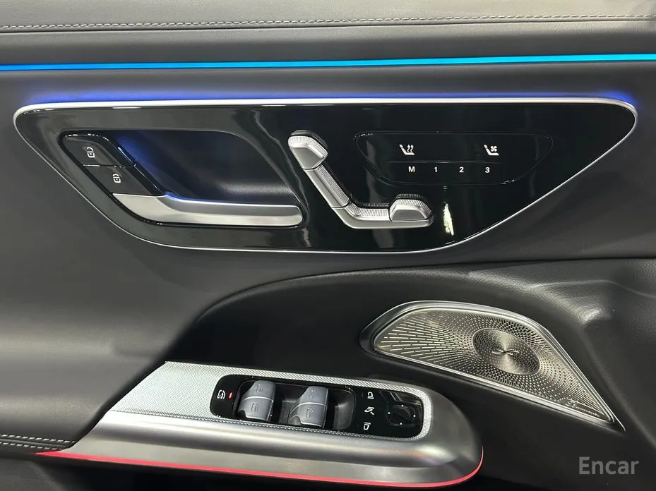 Фото 14 - Mercedes-Benz E-Class