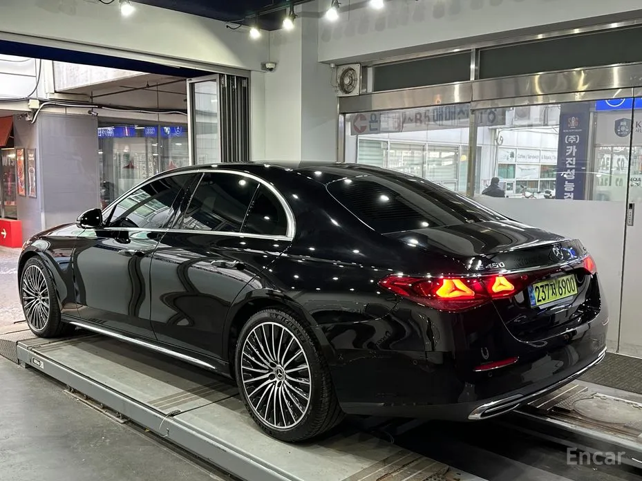 Фото 2 - Mercedes-Benz E-Class