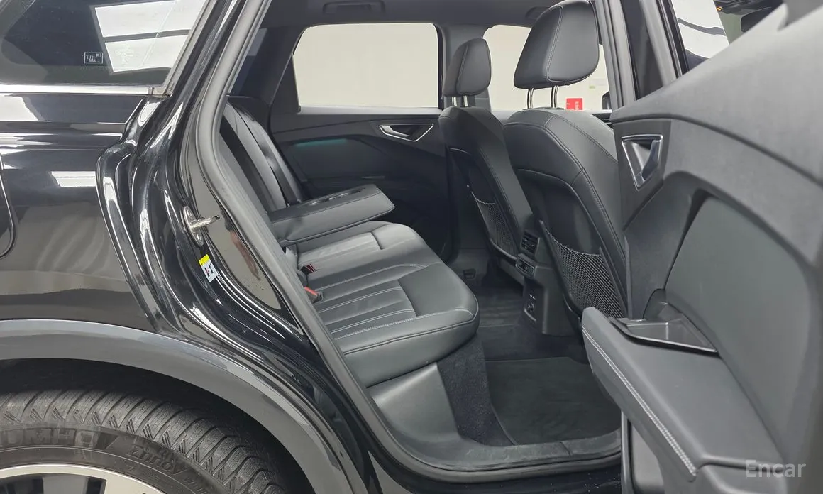 Фото 12 - Audi Q4 e-tron