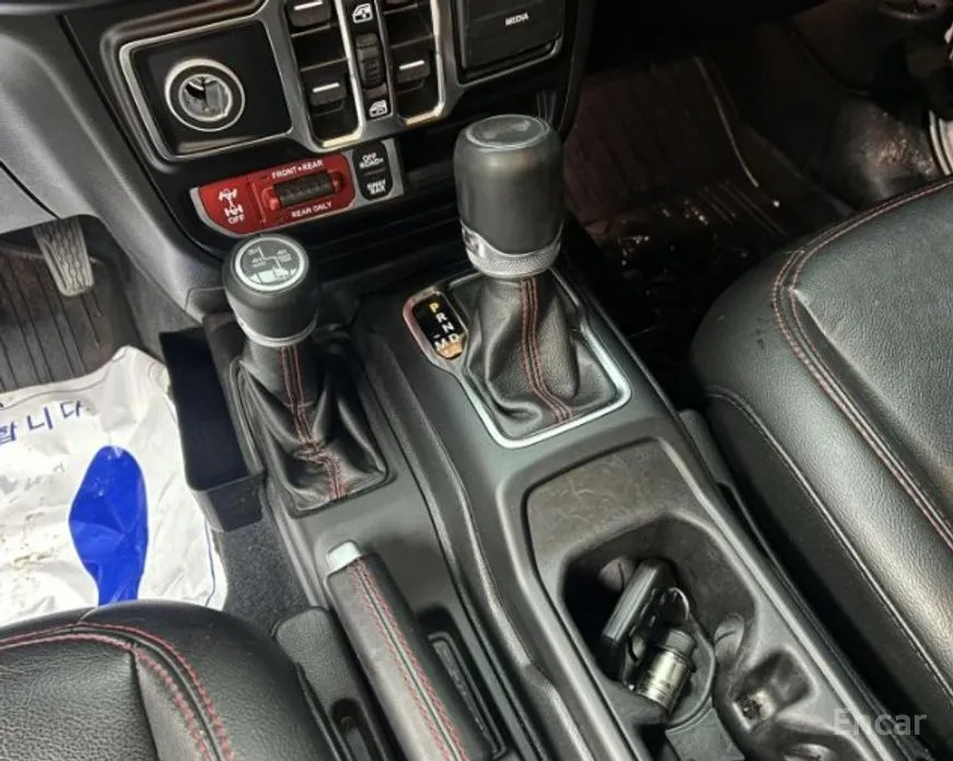 Фото 13 - Jeep Wrangler