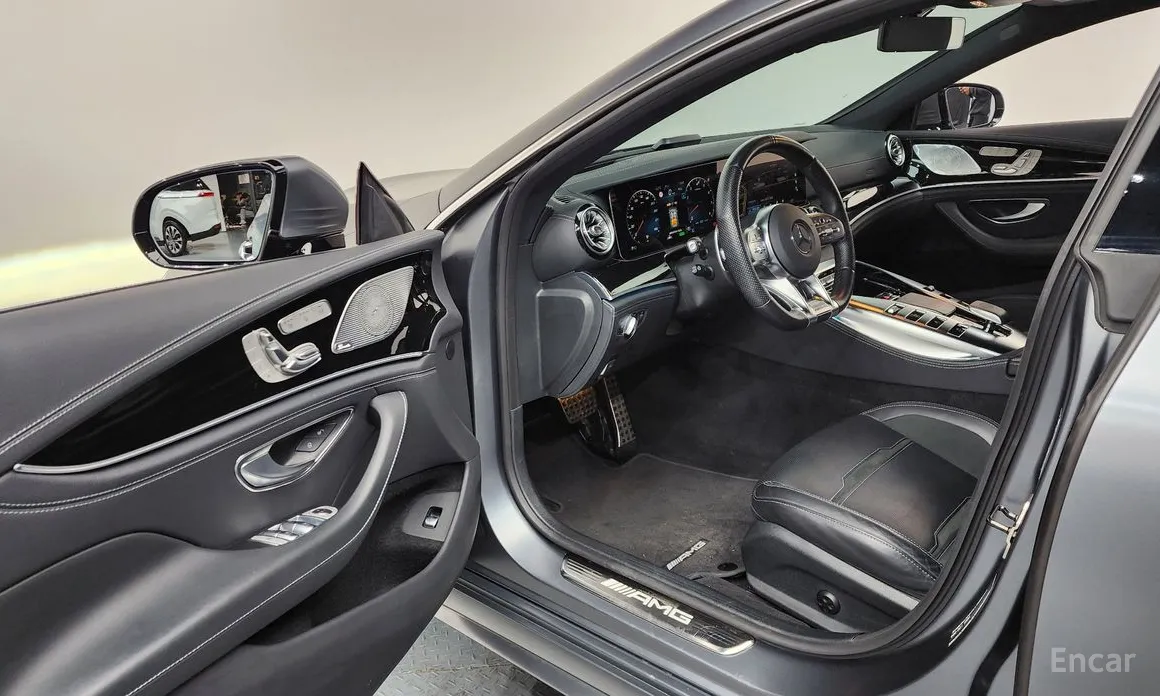 Фото 10 - Mercedes-Benz AMG GT