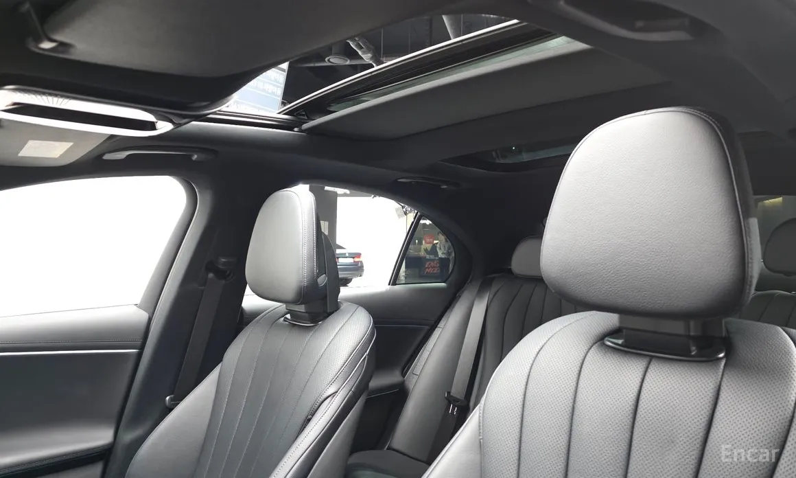 Фото 18 - Mercedes-Benz E-Class