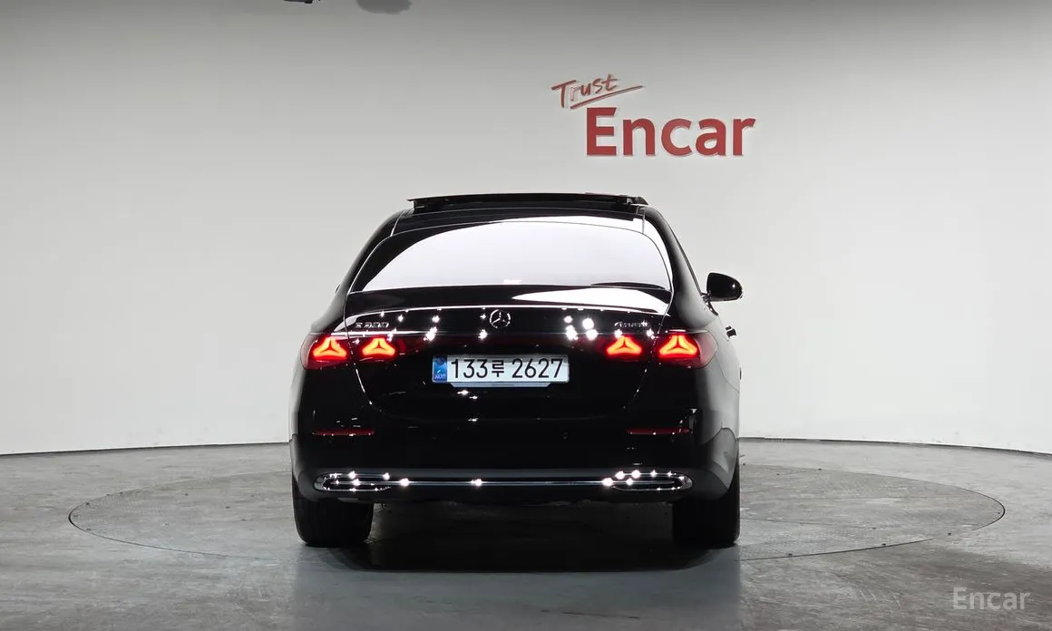 Фото 4 - Mercedes-Benz E-Class