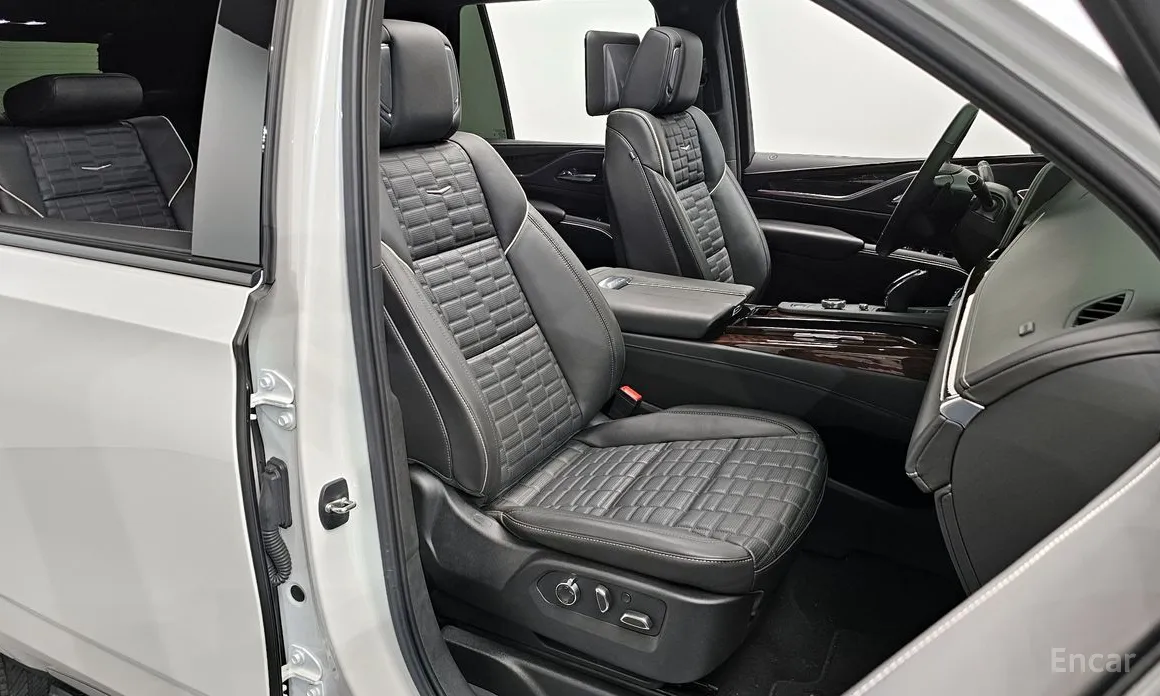 Фото 10 - Cadillac Escalade