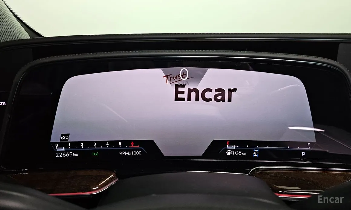 Фото 8 - Cadillac Escalade