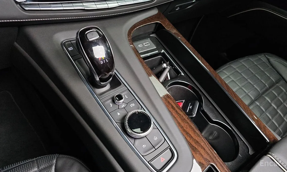 Фото 9 - Cadillac Escalade