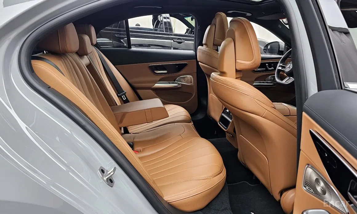 Фото 12 - Mercedes-Benz E-Class