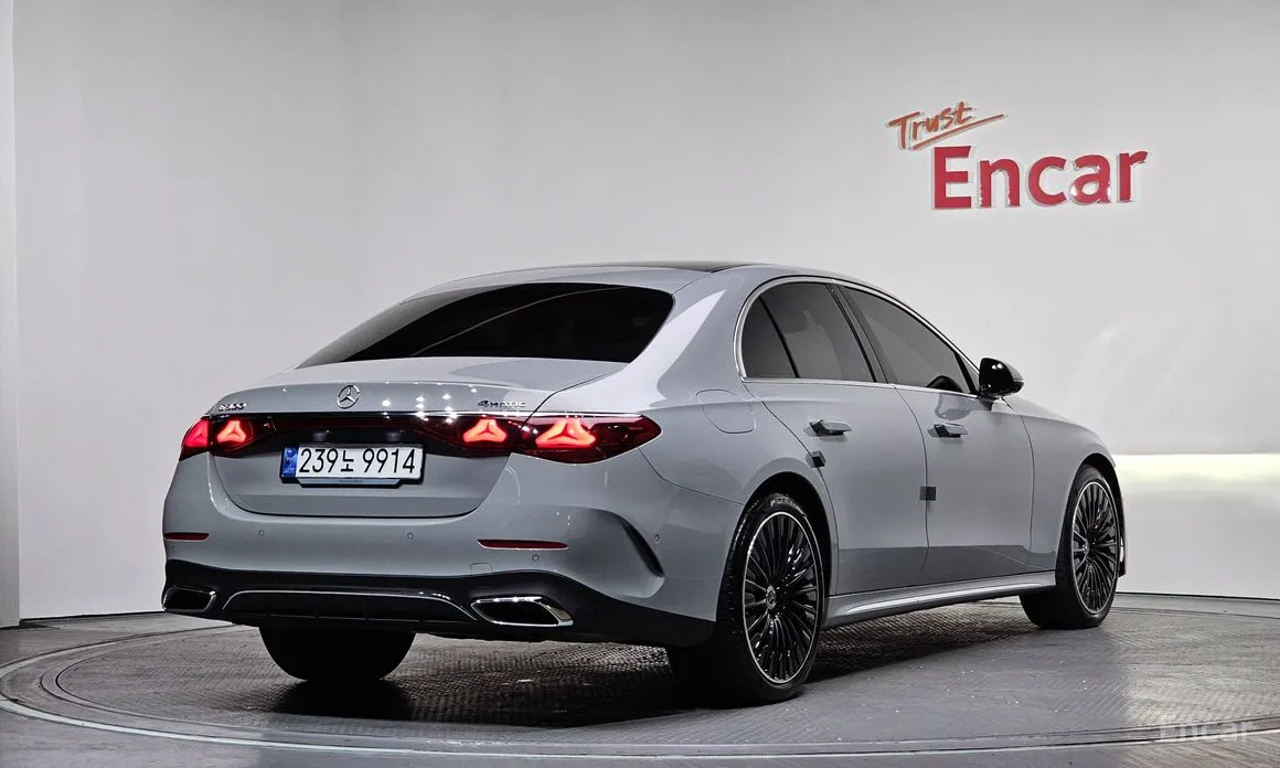 Фото 2 - Mercedes-Benz E-Class