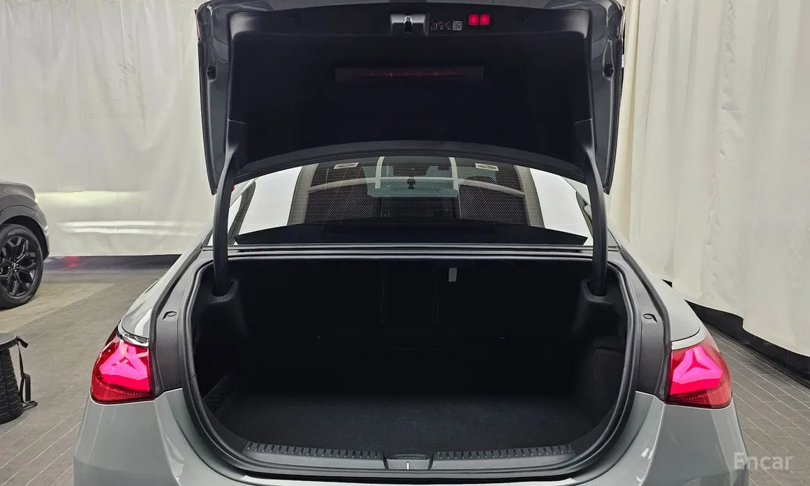 Фото 20 - Mercedes-Benz E-Class