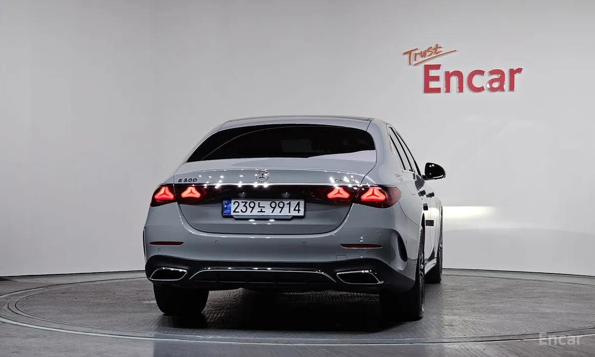 Фото 4 - Mercedes-Benz E-Class