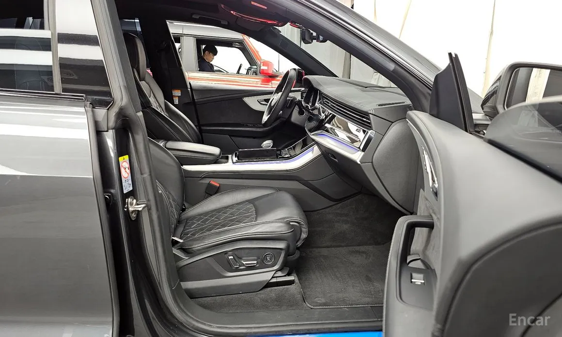 Фото 11 - Audi Q8