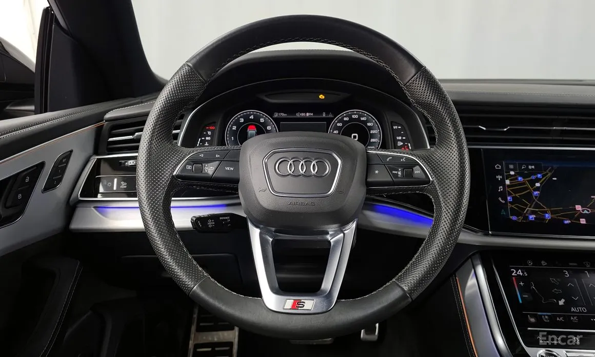 Фото 13 - Audi Q8