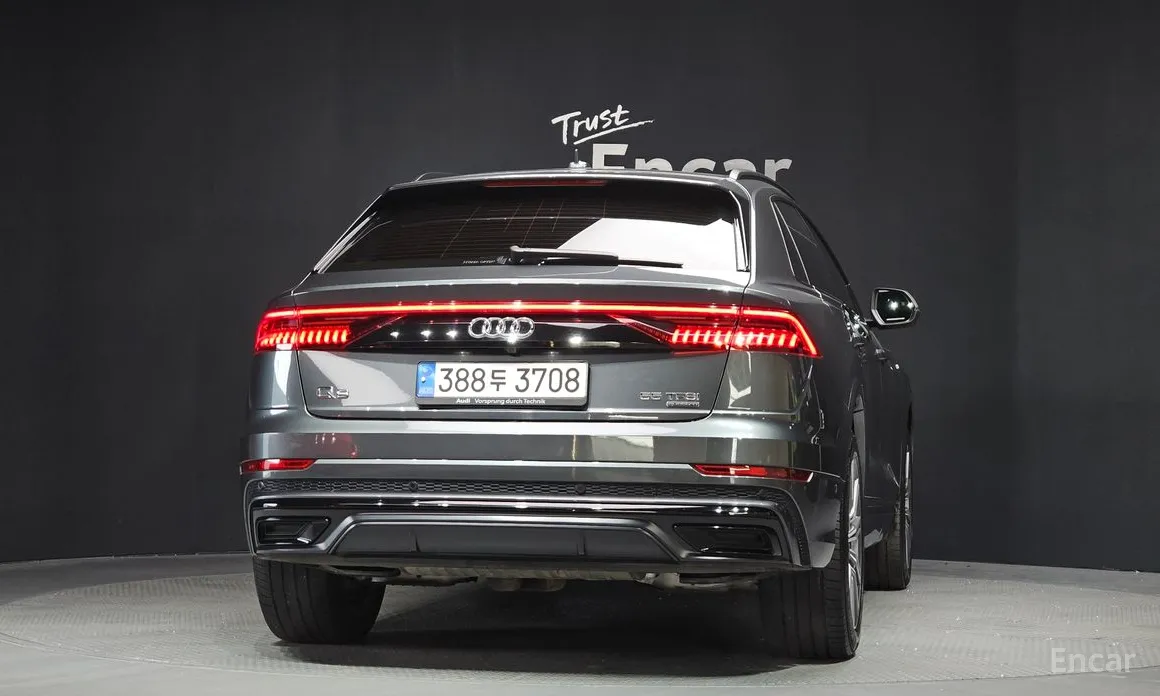 Фото 4 - Audi Q8