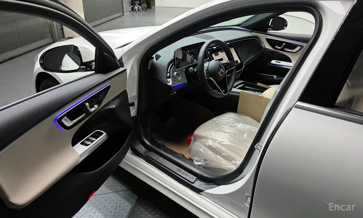 Фото 10 - Mercedes-Benz E-Class