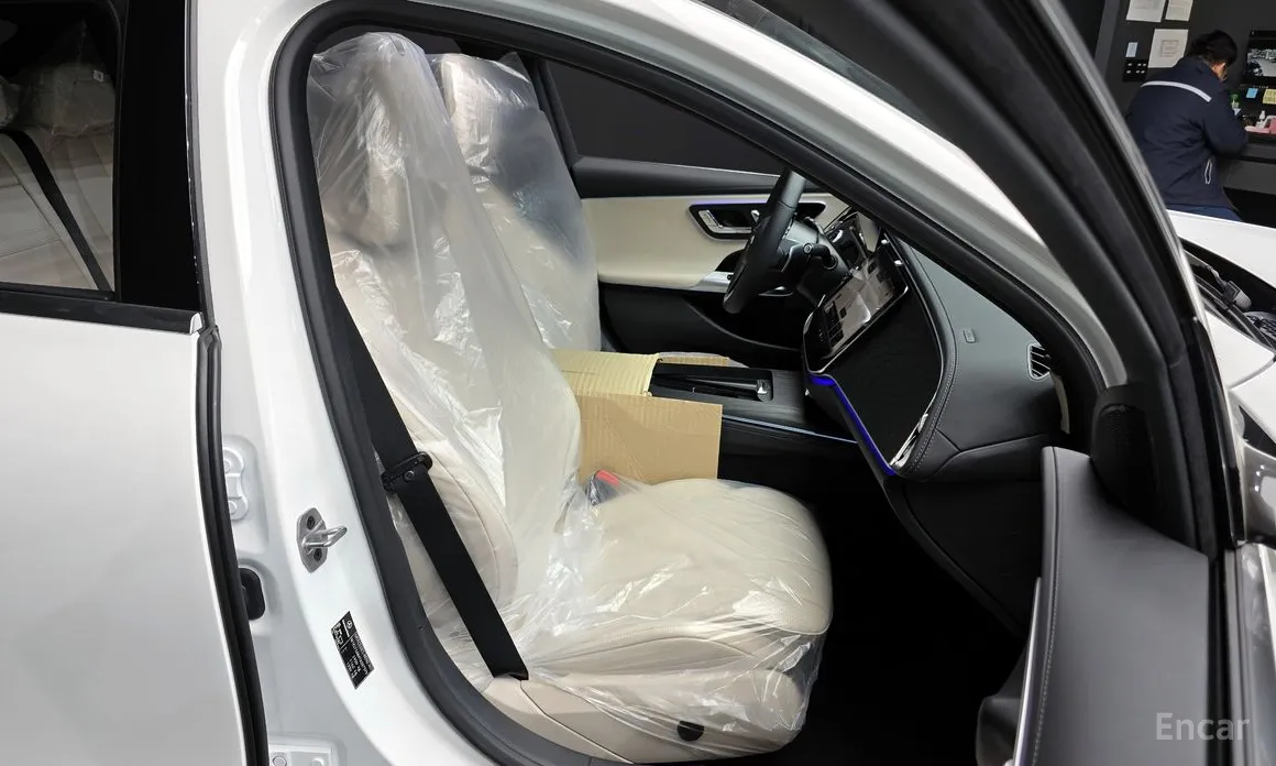 Фото 12 - Mercedes-Benz E-Class