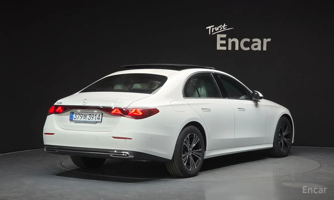 Фото 2 - Mercedes-Benz E-Class