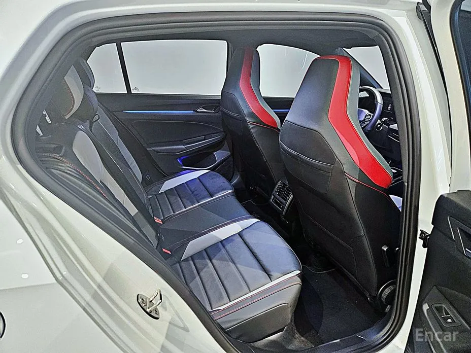 Фото 16 - Volkswagen Golf