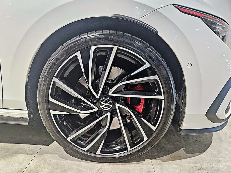 Фото 5 - Volkswagen Golf