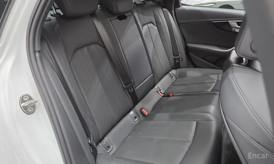 Фото 12 - Audi A4