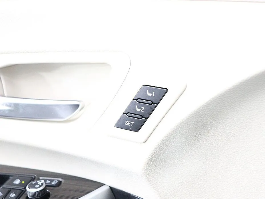 Фото 11 - Toyota Sienna