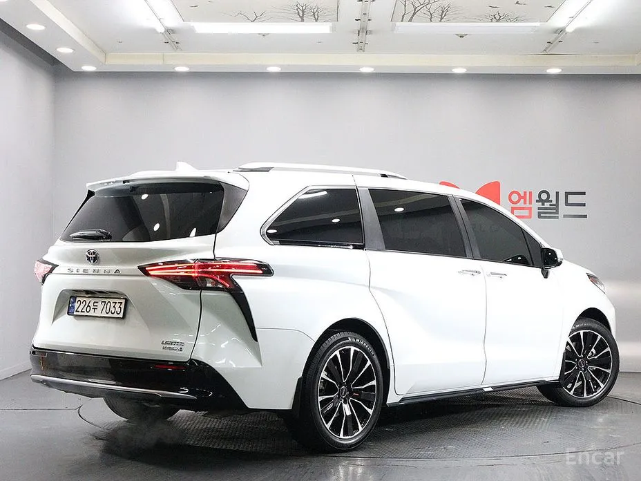 Фото 4 - Toyota Sienna