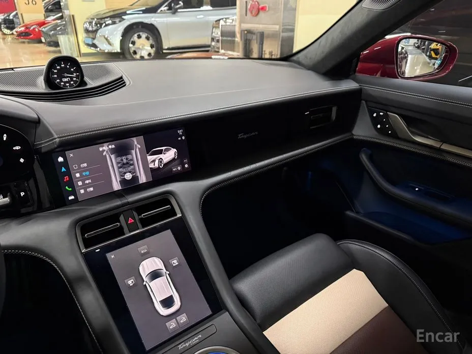 Фото 10 - Porsche Taycan