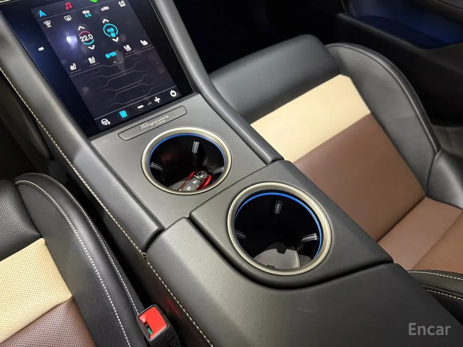 Фото 13 - Porsche Taycan