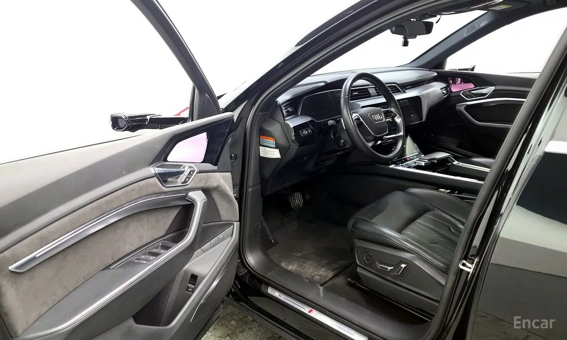 Фото 10 - Audi e-tron