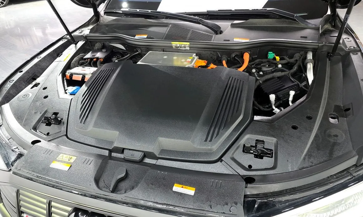 Фото 6 - Audi e-tron