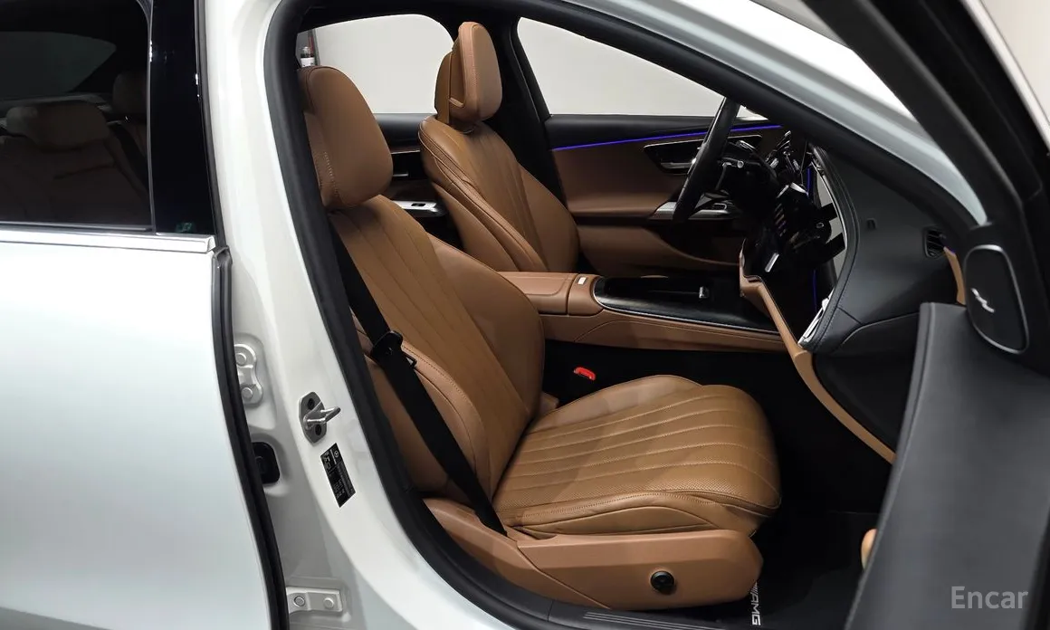 Фото 10 - Mercedes-Benz E-Class