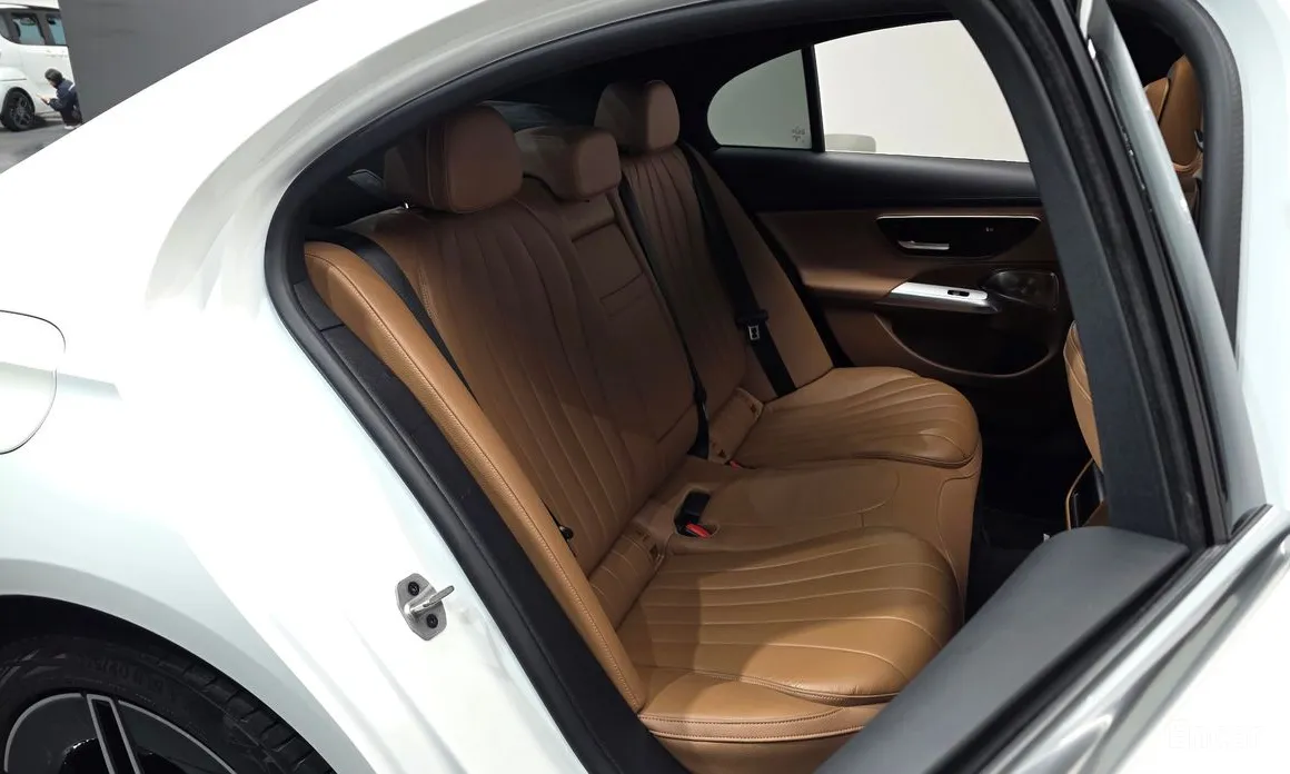 Фото 11 - Mercedes-Benz E-Class