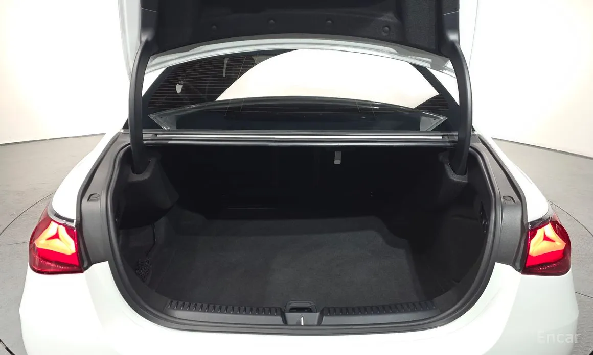 Фото 20 - Mercedes-Benz E-Class