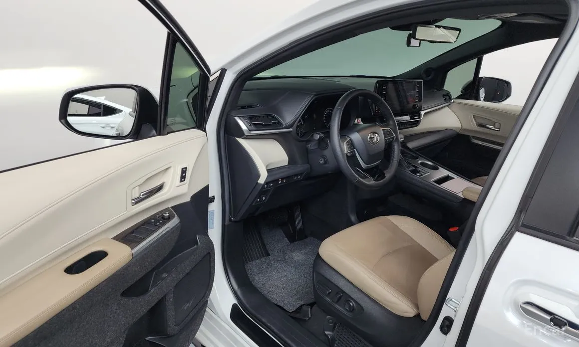 Фото 10 - Toyota Sienna